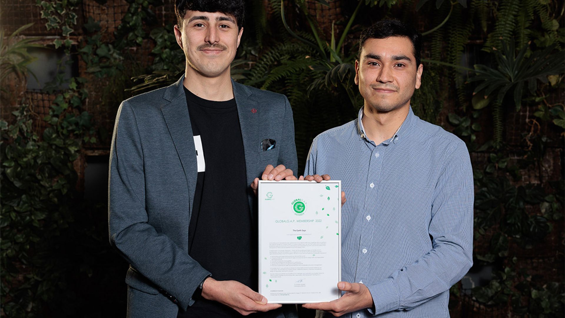 Image of two company representatives holding their GLOBALG.A.P. certificate