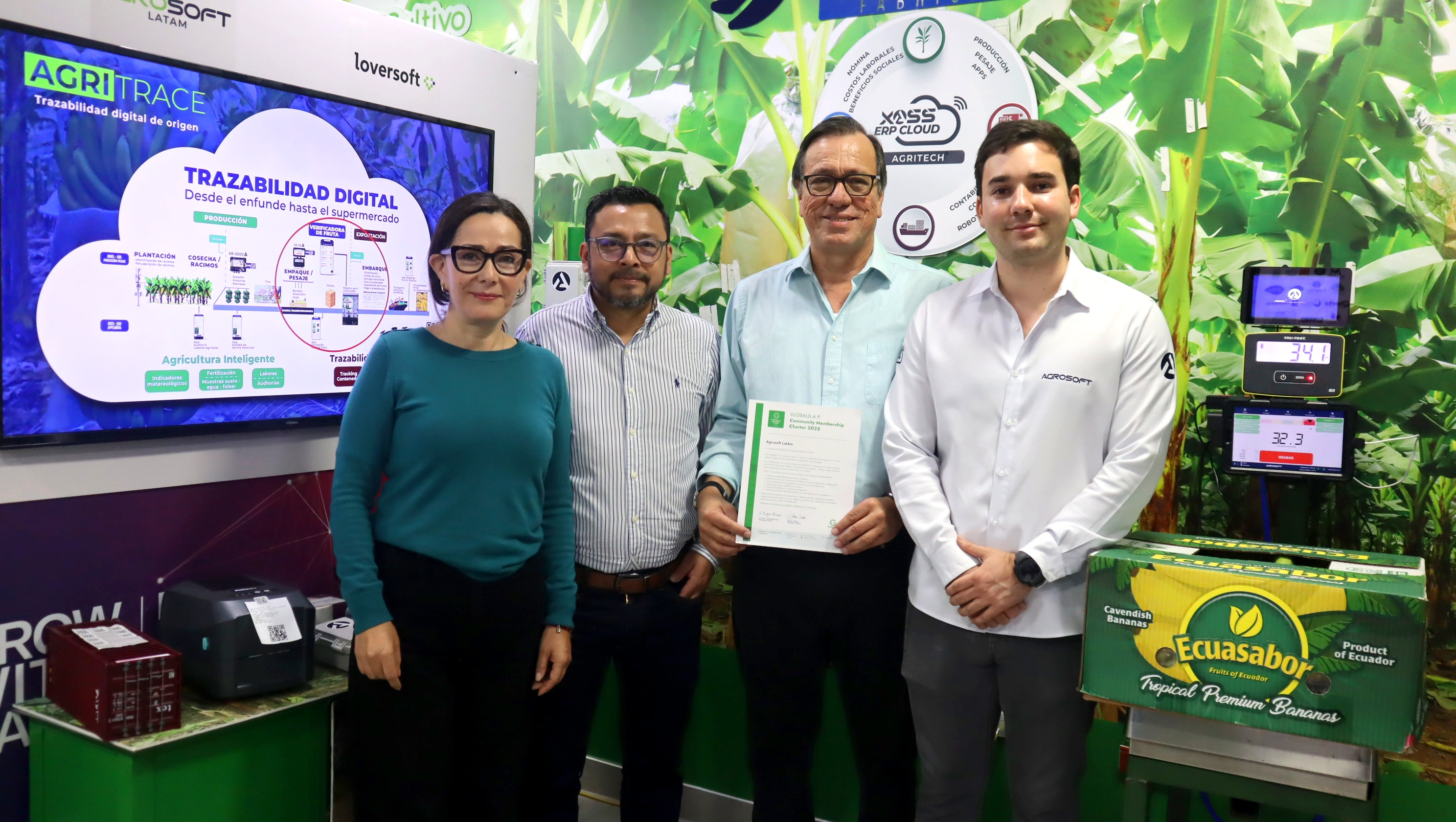 Image of Agrosoft Latam staff receiving the GLOBALG.A.P. Membership Charter at Agrosoft Latam’s offices in Guayaquil, Ecuador.